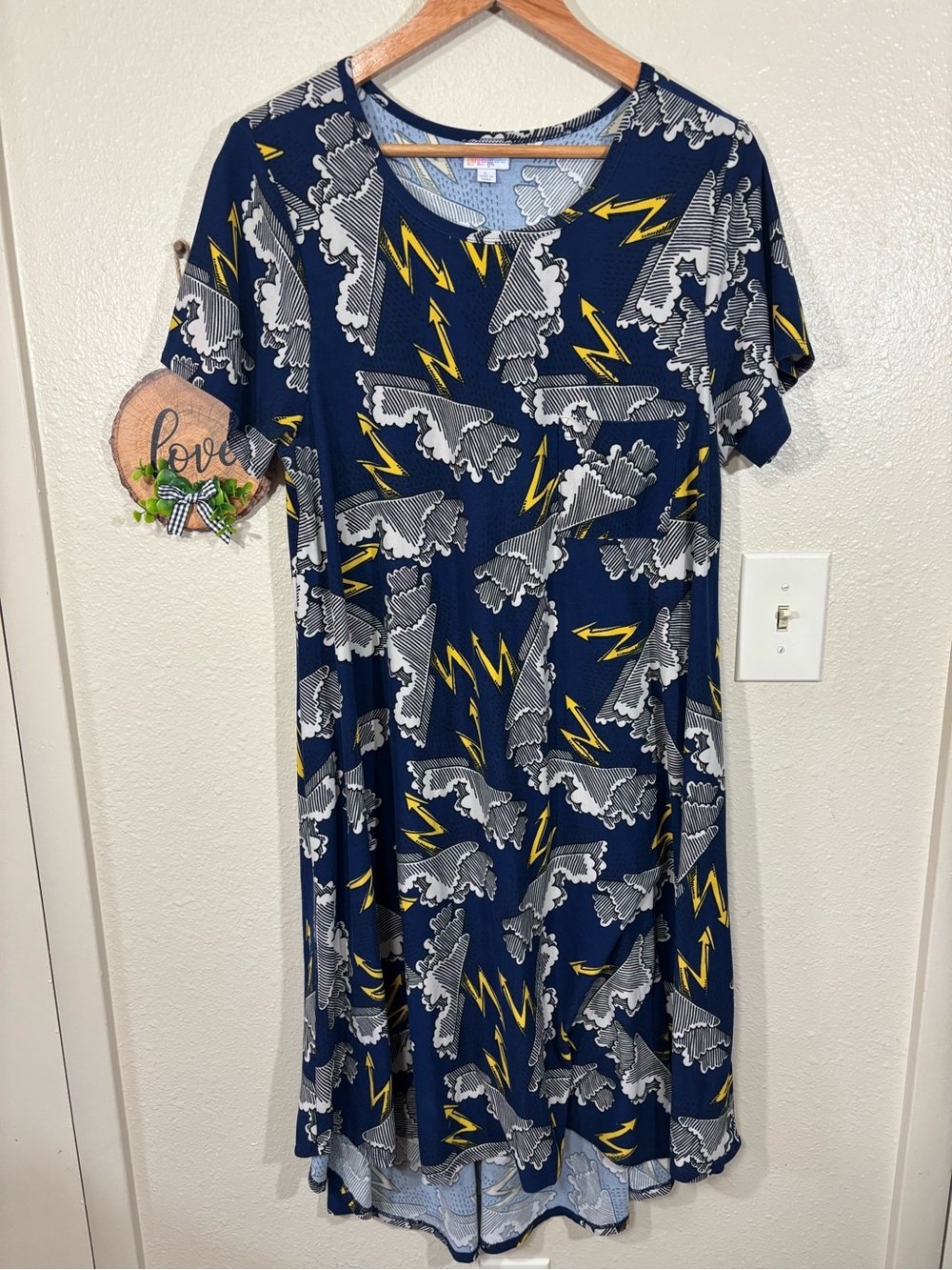 Lularoe Cloud Lightning Bolt Print Carly Swing Dress with Single Pocket Size L
